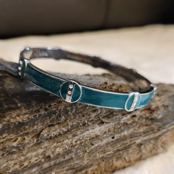 NWOT Lia Sophia "Clear Skies" Turquoise and Silver Cut Crystal bracelet - Picture 3 of 3
